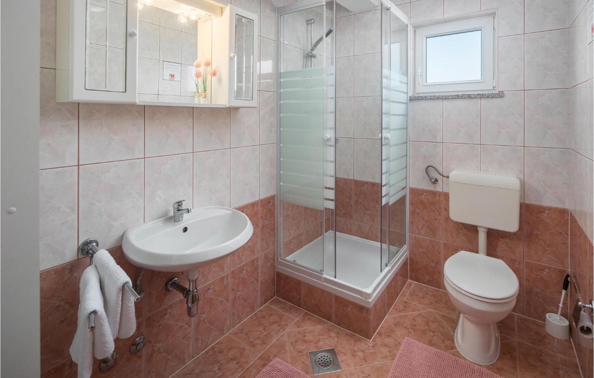 1 Bedroom Beautiful Apartment In โปเรช ภายนอก รูปภาพ