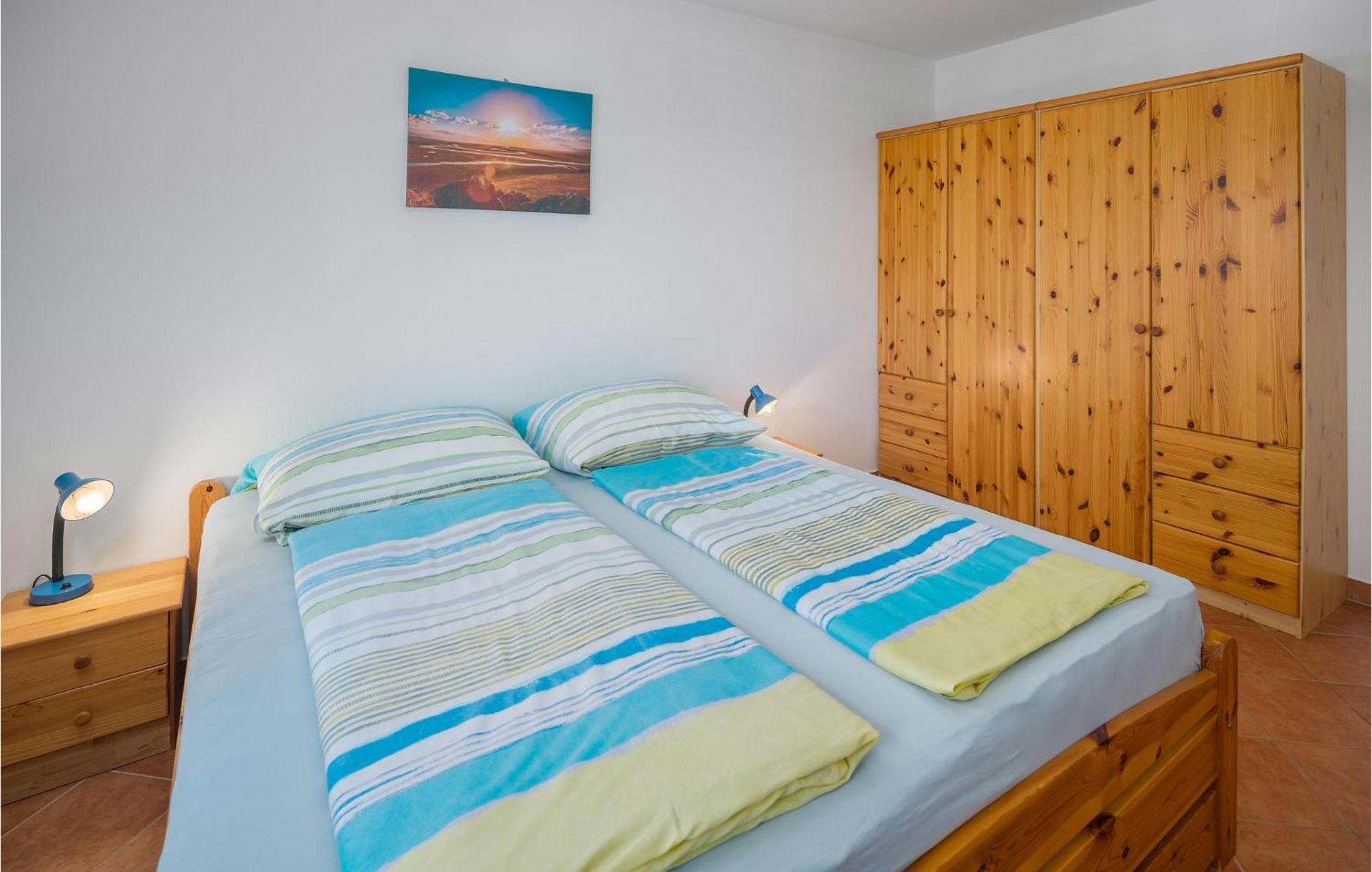 1 Bedroom Beautiful Apartment In โปเรช ภายนอก รูปภาพ